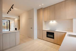 <p>The house underwent a total renovation and was finished with high-quality built-in cupboards. The house is ideal for those who want to combine comfortable living on one level with extra space for family, work, or hobbies.<br />On the ground floor, there is a pleasant living space that opens onto a cozy terrace, a room that can be used as a bedroom or office space, a spacious shower, and a separate toilet. <br />In total, the house has 3 bedrooms and 2 bathrooms. On the first floor: second bedroom, separate toilet, bathroom with bathtub, office area, and a second terrace. The attic offers additional possibilities and there is also a basement.<br /><br />Technically, the house is in perfect condition: the roof is fully insulated and with an EPC label B (score 123), you can enjoy an energy-efficient and future-proof home.<br /><br />Advantages at a glance:<br />- Completely renovated and equipped with high-quality custom work<br />- 3 bedrooms &amp; 2 bathrooms<br />- 2 terraces<br />- EPC B – energy efficient<br /><br />A high-quality, ready-to-move-in home with a well-thought-out layout and great living comfort.<br />Would you like more information or to arrange a visit? Don't hesitate to contact us at laura@immoaccenta.be.</p>