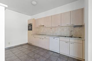 - lichtrijk appartement met goede EPC-score- Grote inpandige garage- Bijzonder ruime bergruimte in de kelderverdieping- nabijheid van station en...