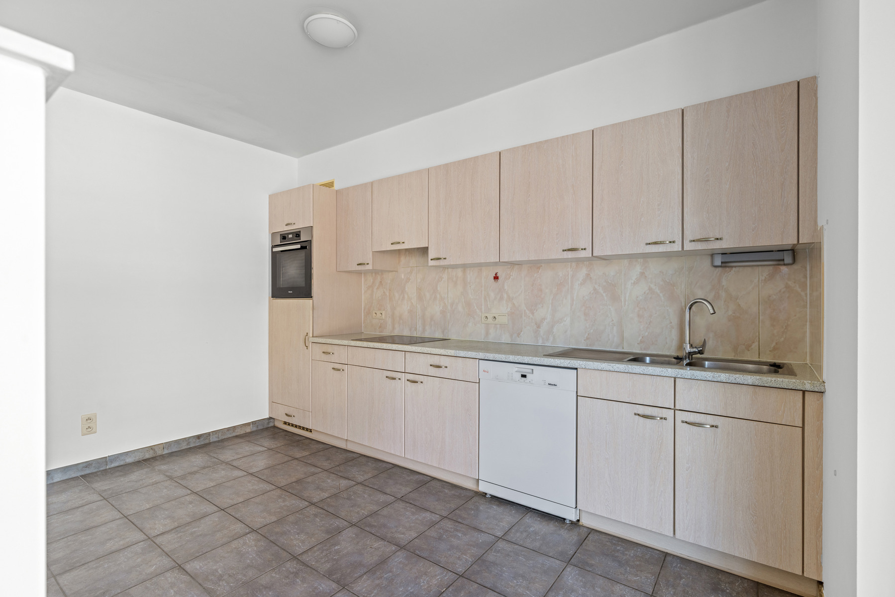 Lichtrijk instapklaar 2-Slpk appartement op centrale ligging - foto 3