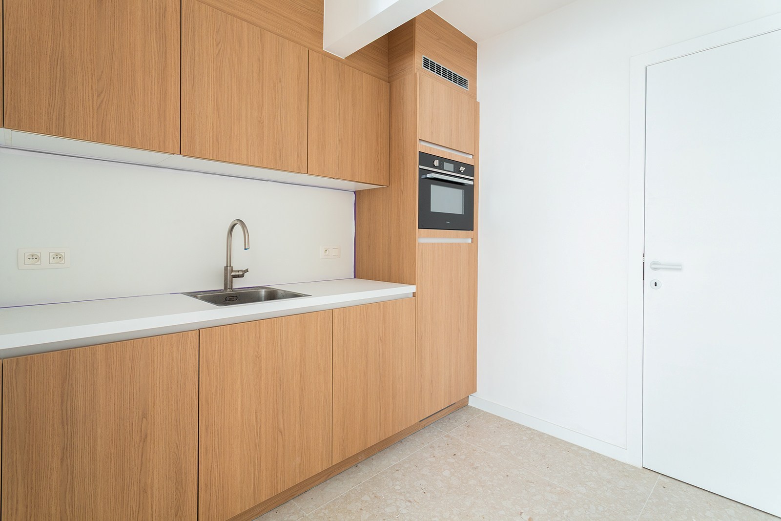 Architecturaal kantoorgebouw op absolute zicht locatie! - foto 5