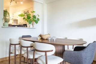INFOS & VISITES : Vincent Decoster - 0498.79.19.14.MOLENBEEK, à proximité des espaces verts et dans une rue calme, appartement une chambre de ±63m²...