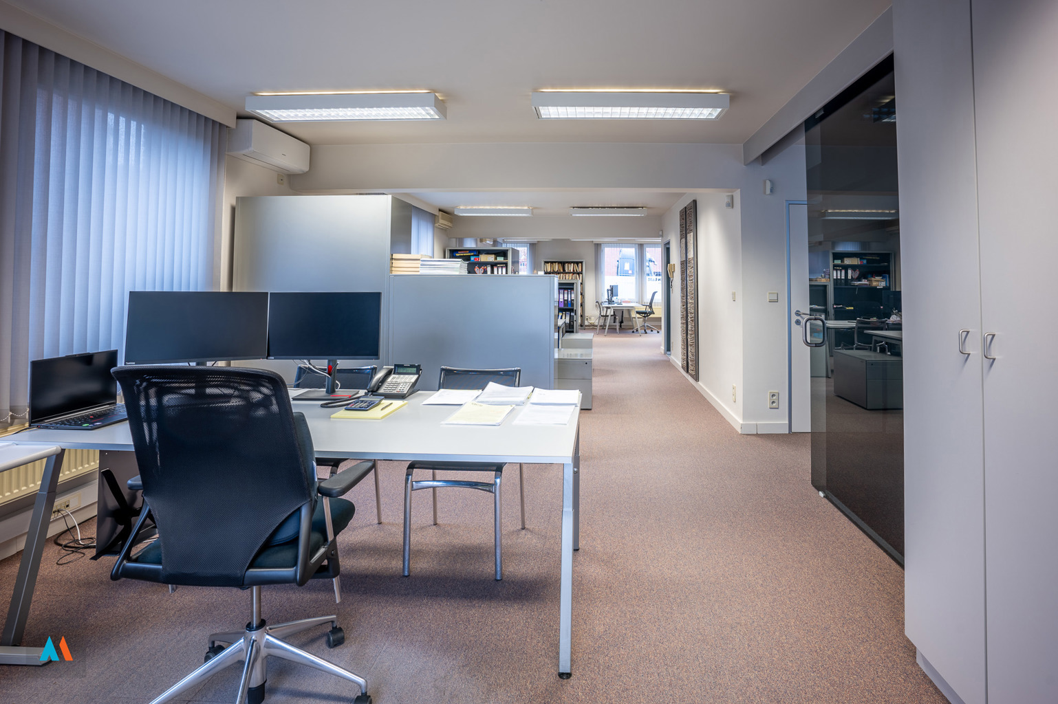 Kantoorgebouw met dakappartement - foto 5