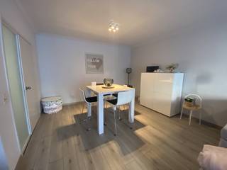 <p><span>Découvrez ce bel appartement agréable et bien agencé situé au premier étage d'un immeuble soigné avec ascenseur. Grâce aux grandes baies vitrées, le spacieux séjour bénéficie dune abondante luminosité naturelle. Depuis le séjour, vous avez un accès direct à une grande terrasse qui se prolonge jusqu'à la cuisine.</span></p><p><span>La cuisine est aménagée de manière pratique et moderne et dispose également d'un accès à la terrasse.</span></p><p><span>L'appartement comprend en outre deux chambres confortables, qui donnent toutes deux accès à une seconde terrasse. Il dispose également dun débarras pratique, dune armoire vestiaire dans le hall dentrée, dun WC séparé ainsi que dune salle de douche soignée.</span></p><p><span>Parmi les atouts supplémentaires figurent une cave privative et un garage box fermé situé sous l'immeuble.</span></p><p><span>L'appartement est situé dans un environnement calme, tout en étant à proximité des commerces et des commodités quotidiennes, offrant ainsi une combinaison idéale entre tranquillité et accessibilité.</span></p><p><span>Les charges mensuelles sont un forfait couvrant les frais généraux de l'immeuble ainsi que la consommation privative de chauffage et deau.</span></p><p><span>Un appartement agréable, lumineux, avec des espaces extérieurs et des équipements pratiques qui mérite certainement une visite. </span></p><p><span> </span></p><p><span>Voir notre offre complète sur www.ap-p.be</span></p><p><span> </span></p>