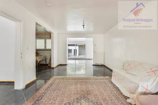 Deze woning is schitterend gelegen in het centrum, nabij openbaar vervoer, scholen, winkels en stadspark en biedt alles wat een koper zich kan...