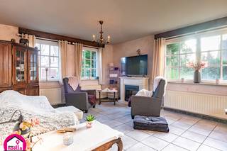 Te koop: rustig gelegen vrijstaande villa met zonnige tuin Deze charmante vrijstaande villa biedt alles wat je nodig hebt voor comfortabel...