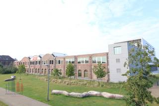 Uniquely located ready-to-use offices of 521m² for rent just 2 km from the centre of Ghent and barely 2 min from the E17-E40 motorway.<br /><br />The office space is equipped with meeting rooms/desks, kitchen, air conditioning, ventilation, ... There is also plenty of natural light. Ample parking possibilities near the building. Available immediately.  This rent includes provisions for common and private expenses.<br /><br />Establish your business on this unique top location, contact PANORAMA for additional information or a no-obligation site visit on 0477 44 39 30.