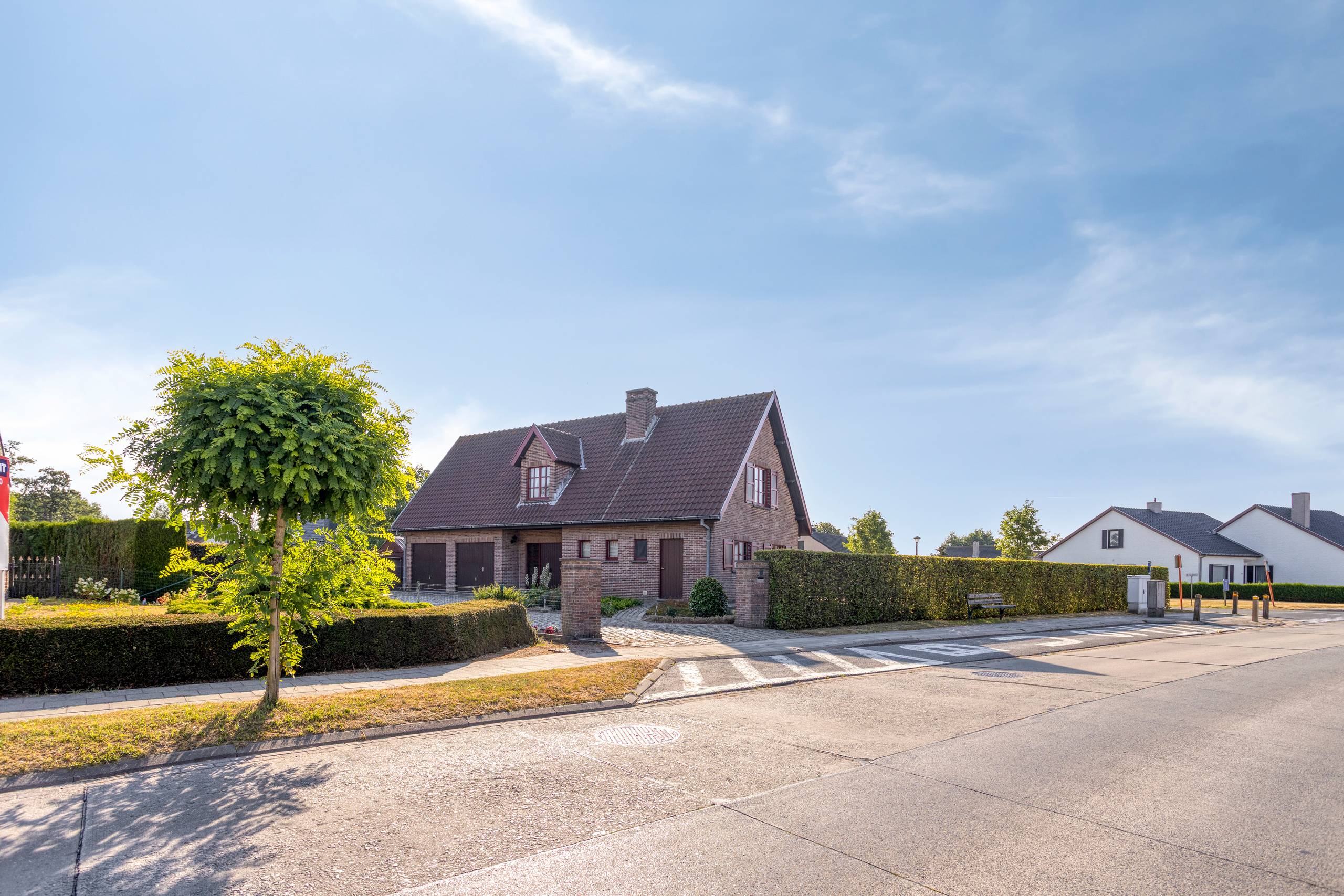 Villa met grote bewoonbare oppervlakte op ruim perceel - foto 1