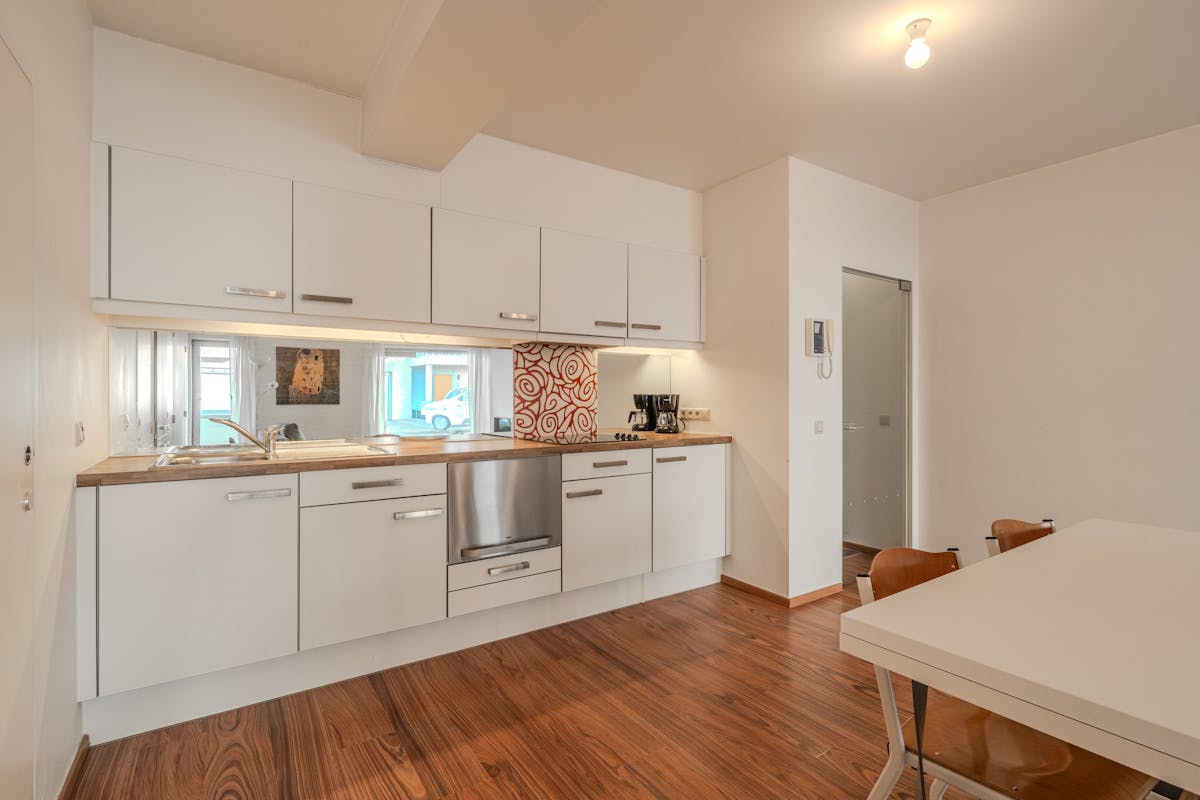 Instapklaar gelijkvloersappartement met één slaapkamer. - foto 3