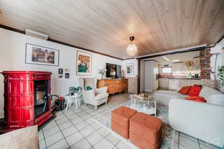 Contact : Sabrina - 0492 29 39 17Située dans le calme absolu, au cœur d’un environnement verdoyant, cette villa pleine de charme offre un cadre de...