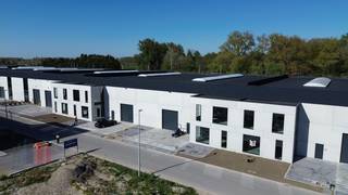 Nieuwbouw magazijnruimte met een oppervlakte van maar liefst 468 m² in combinatie met 3 privatieve parkeerplaatsen. De casco magazijnruimte...