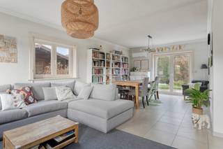 immo DAVID stelt voor: instapklare 4-gevelwoning op topligging!Ontdek samen met ons deze ruime en lichtrijke open bebouwing, ideaal gelegen in een...