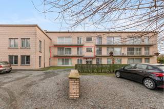 ZEER RUIM GERENOVEERD APPARTEMENT MET 3 GROTE SLAAPKAMERS INCL GARAGEhal, zeer ruime living met veel lichtinval, aanpalend lang terras , vrij recente...