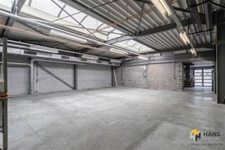 Bisschoppenhoflaan 585 - Deurne Indrukwekkend handelspand met showroom, magazijn en kantoren totaal 1065m² op commerciële topligging in DeurneOp een...