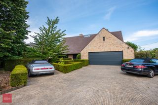 Verzorgde ruime villa uit 1994 bestaande uit inkomhal, ruime living met open haard, eetplaats, open ingerichte keuken, wasplaats (bijkeuken),...