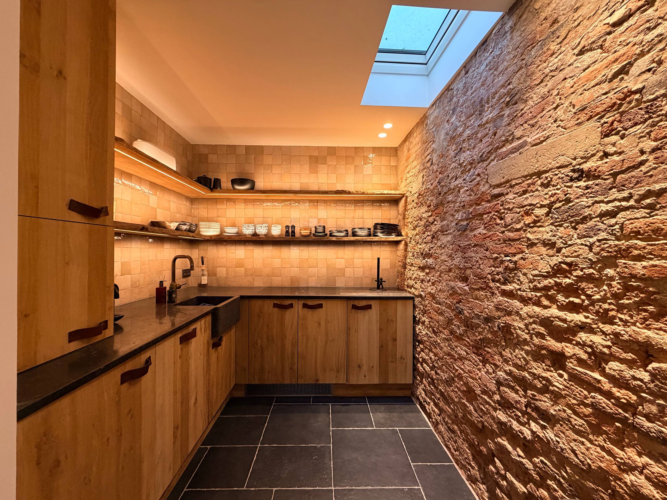 --- NIEUW --- Ideale cohousing woning: high-end gerenoveerde 2-slaapkamerwoning met elk een eigen douche in centrum Gent! - foto 4
