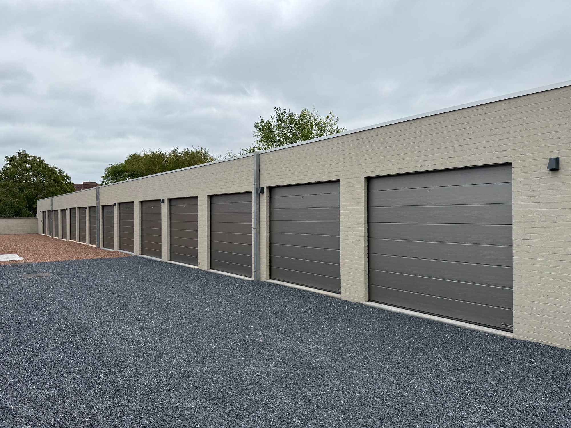 Nieuw gebouwde garages | J. Huyslaan - photo 1