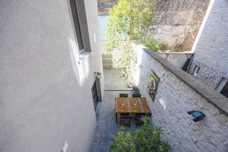 HÔTEL PARTICULIER EXCLUSIF DANS LE QUARTIER BELLE ÉPOQUE D’OSTENDE AVEC 5 CHAMBRESSitué dans la Frans Musinstraat, cet hôtel particulier offre une...