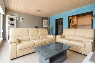 Dit verzorgde appartement biedt een praktische indeling, aangename lichtinval en een uitstekende ligging in een toeristische zone met vrij zicht. Een ideale uitvalsbasis voor wie rustig wil wonen of verblijven, met de zee, duinen, winkels en het openbaar vervoer binnen handbereik.<br />Het appartement beschikt over een gezellige en lichtrijke leefruimte met aansluitend een functionele keuken met voldoende opbergruimte. Verder zijn er twee slaapkamers, een badkamer met douche en wastafel en een praktische berging. Ook een kelder zorgt voor bijkomende opslagmogelijkheden.<br />Een extra troef is de mogelijkheid tot aankoop van een staanplaats in de residentie, wat het wooncomfort aanzienlijk verhoogt.<br /><br /><strong>Troeven:</strong><br />- Verzorgd en instapklaar appartement<br />- Twee slaapkamers<br />- Open zicht<br />- Praktische berging én kelder<br />- Optie tot aankoop van een staanplaats<br />- Gelegen in een toeristische zone<br />- Topligging nabij zee, duinen en openbaar vervoer<br /><br />RICHTRIJS - 259.000 EUR - De vermelde prijs is een richtprijs: ieder bod wordt voorgelegd aan de eigenaars, die al dan niet kunnen ingaan op het voorstel.<br /><br />Contacteer PERSPECTIEF VASTGOED – 7 op 7 bereikbaar – voor meer informatie of een bezoek.<br />Bel 050/550.750 of mail naar info@perspectiefvastgoed.be!