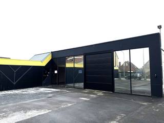 Goed gelegen magazijn/werkplaats met bureelgebouw (EPC : E) en veel parkeergelegenheidOp een centrale ligging kan je dit kantoor en loods (350 m²)...
