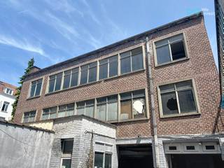 🇳🇱 TE KOOP – MAGAZIJN MET WOONVERGUNNING | CLEMENCEAULAAN, ANDERLECHT🏗 Magazijn van 1.000 m² | 🧱 3 plateaus van ±330 m²📄 Vergunning toegekend...