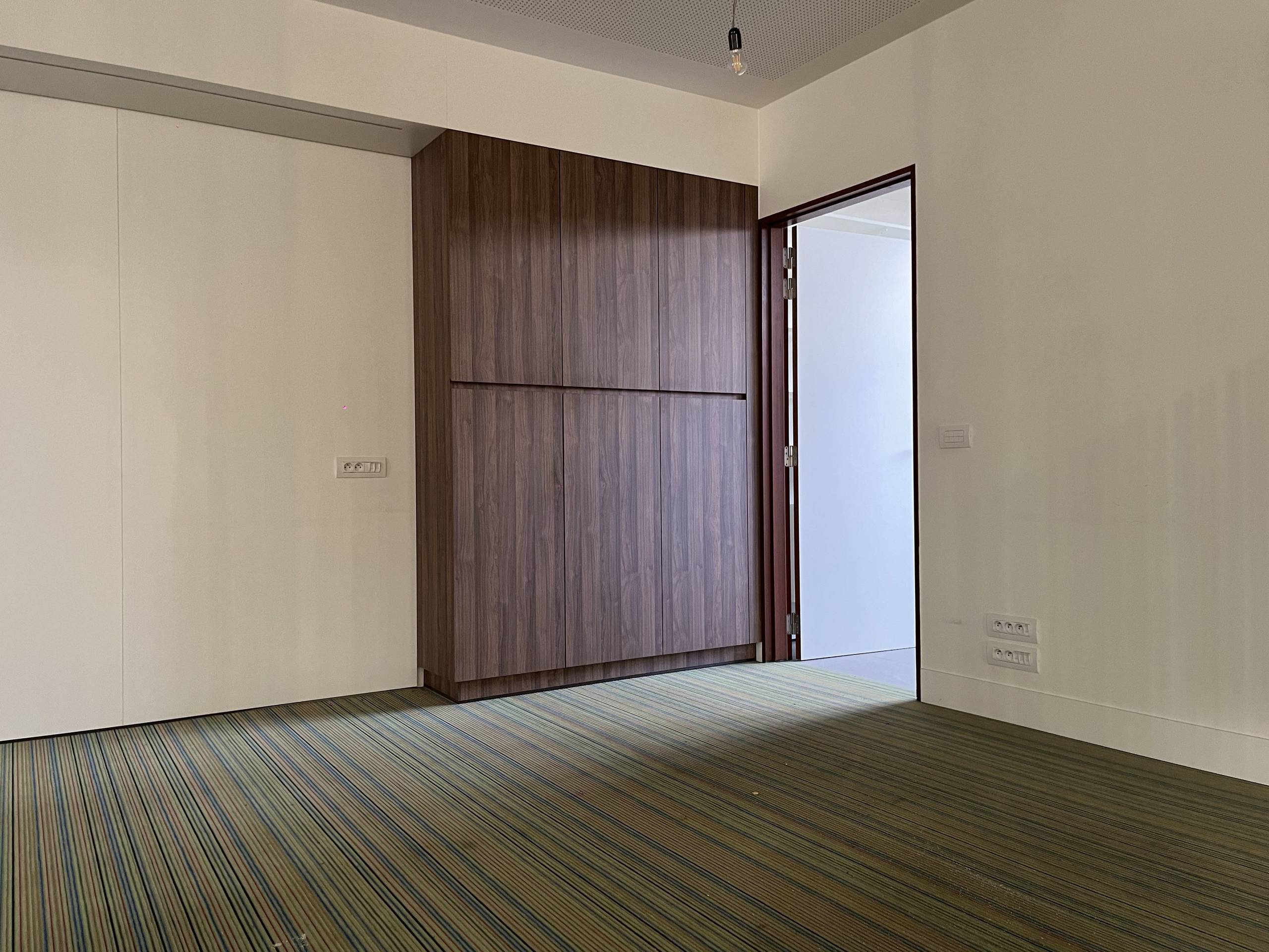 Instapklaar kantoor (523 m²) met uitstekende visibiliteit op toplocatie in Sint-Pieters, Brugge - foto 5