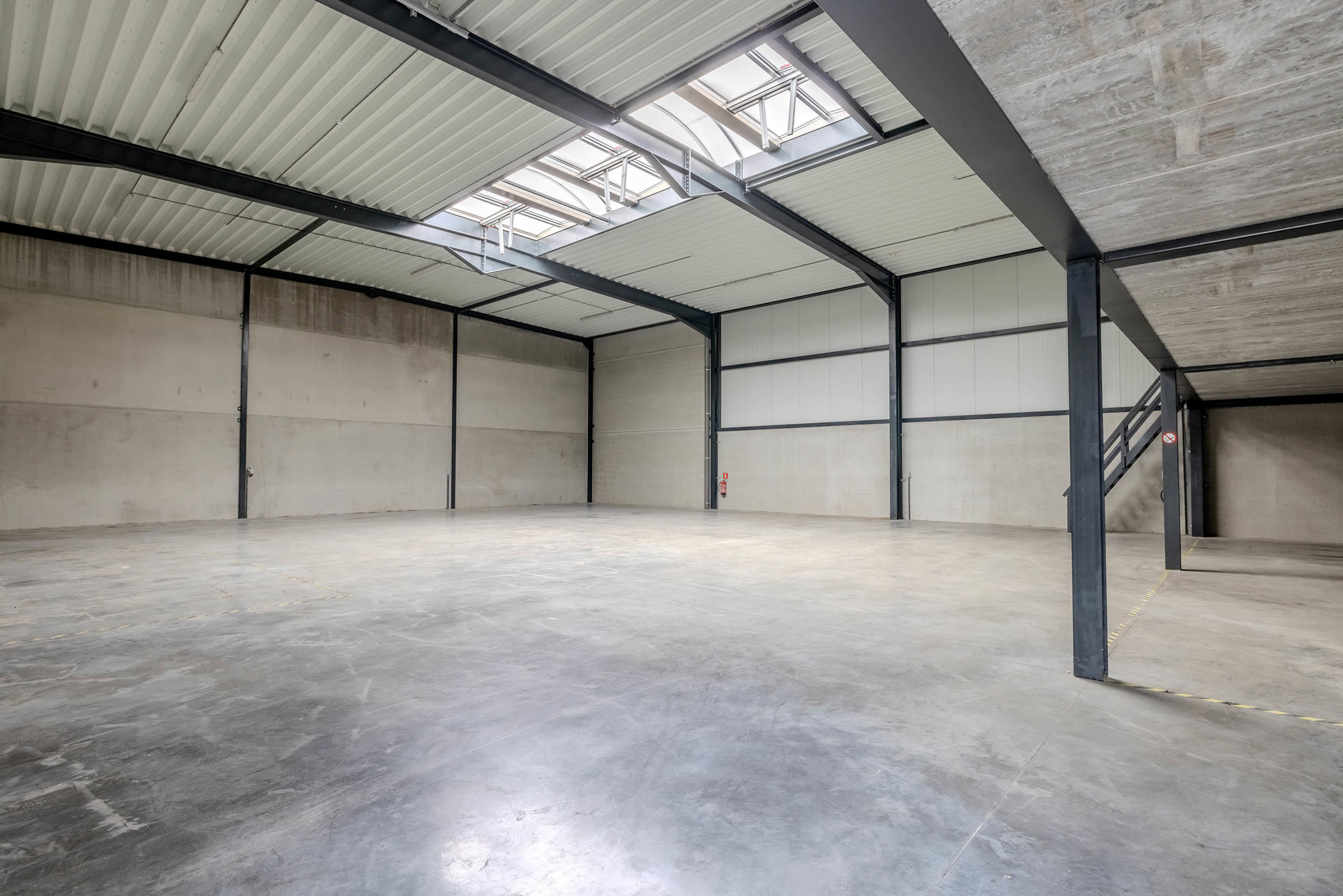 Commercial for rent in Brecht - photo 2