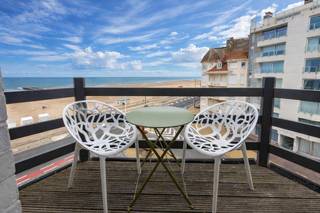 Profitez chaque jour d'une vue à couper le souffle dans cet appartement lumineux et spacieux de 102 m², idéalement situé en bord de mer. La...