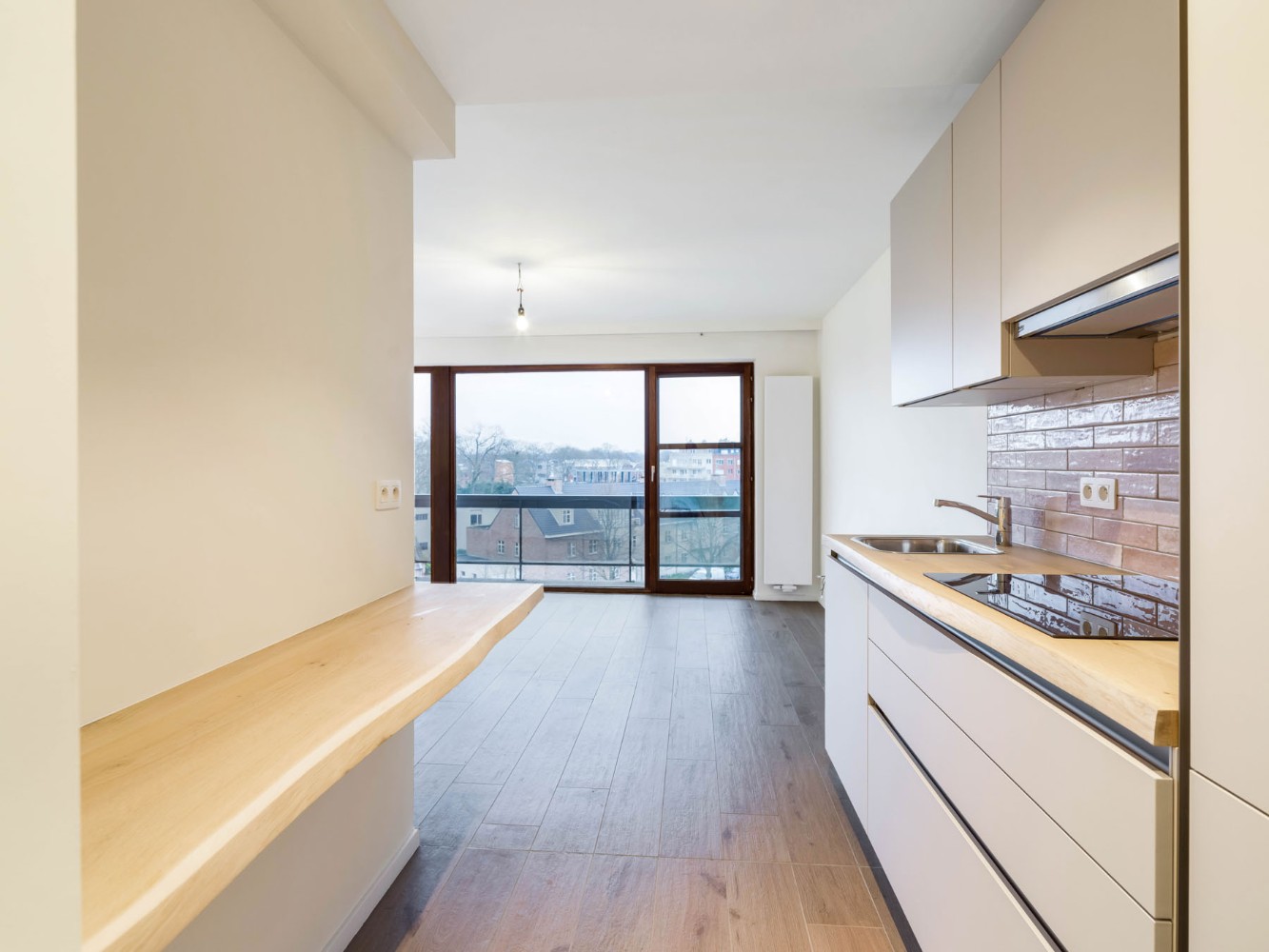 Gerenoveerde serviceflat op 4e verd. met 1 slpk. en terras - foto 5