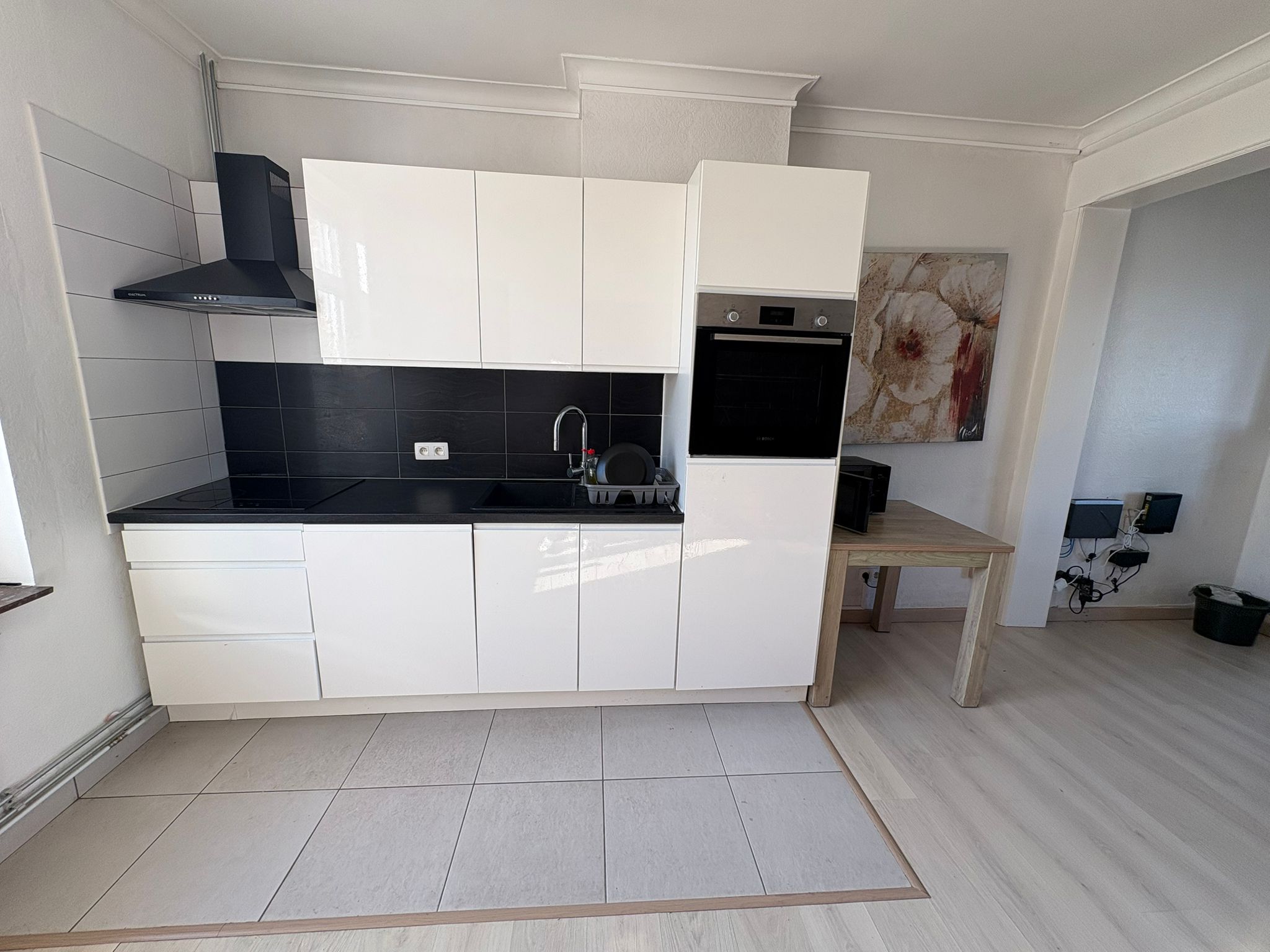 Gerenoveerde gezinswoning te huur te Veurne met 5 slaapkamers! - foto 4