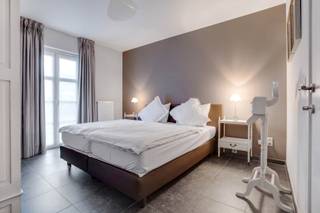 Dit bemeubelde appartement is gelegen in het centrum van Lichtaart op wandelafstand van winkels, scholen, openbaar vervoer, horeca...Dit appartement...