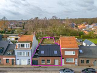 Nabij de dorpskernen van Kapellen, Putte en Stabroek, vindt u deze gezellige woning met zonnige tuin en garage!INDELINGWe betreden de woning via de...