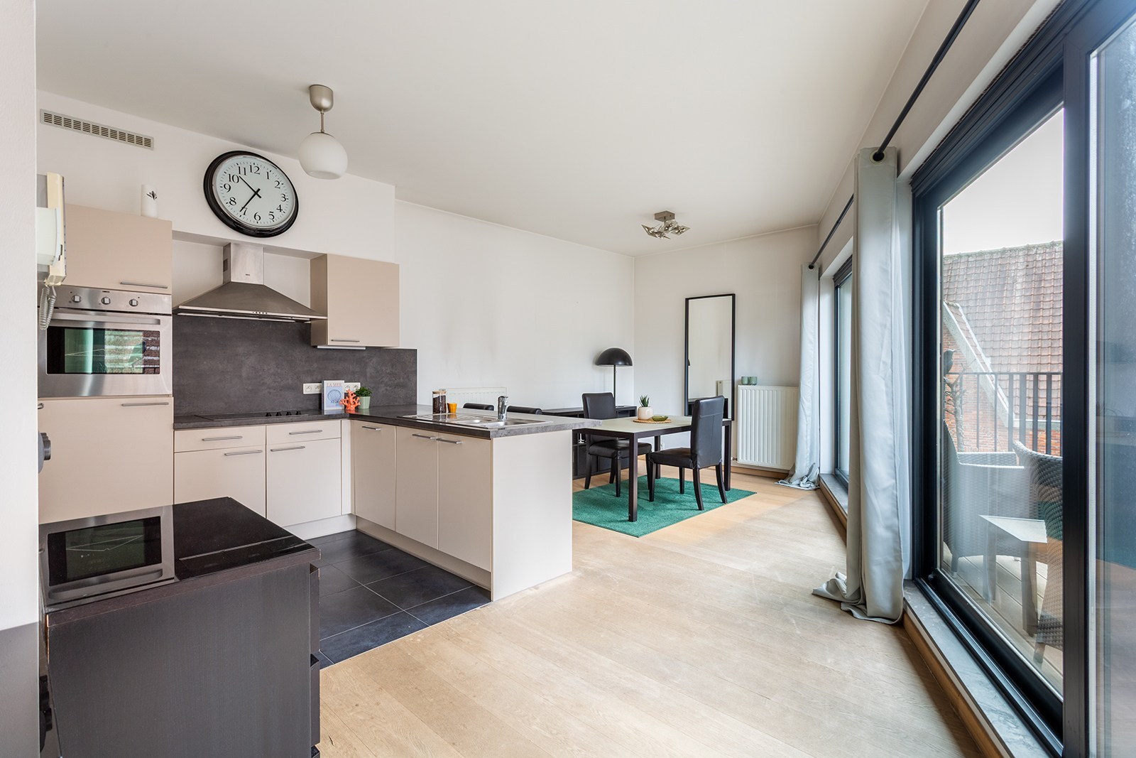 Furnished luxury apartment at a prime location - photo 4