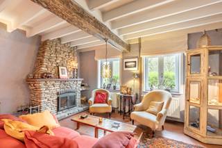 Deze charmante woning is gelegen in een rustige, doodlopende straat in Oud-Heverlee, midden in het groen en vlakbij het bos, natuurgebied (De...