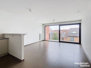 Dit centraal gelegen en energiezuinig appartement in residentie Marie Malou bestaat uit volgende indeling:Een inkomhal met gastentoilet, een...