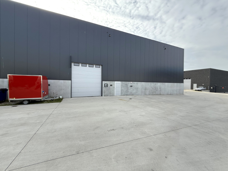 Nieuwbouw casco KMO-unit van 260 m² + 2 staanplaatsen - foto 2