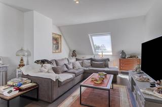 Instapklaar en ruim appartement met 2 slaapkamers, zonnig terras op zeer centrale ligging in centrum Roeselare. Het appartement is zeer goed...