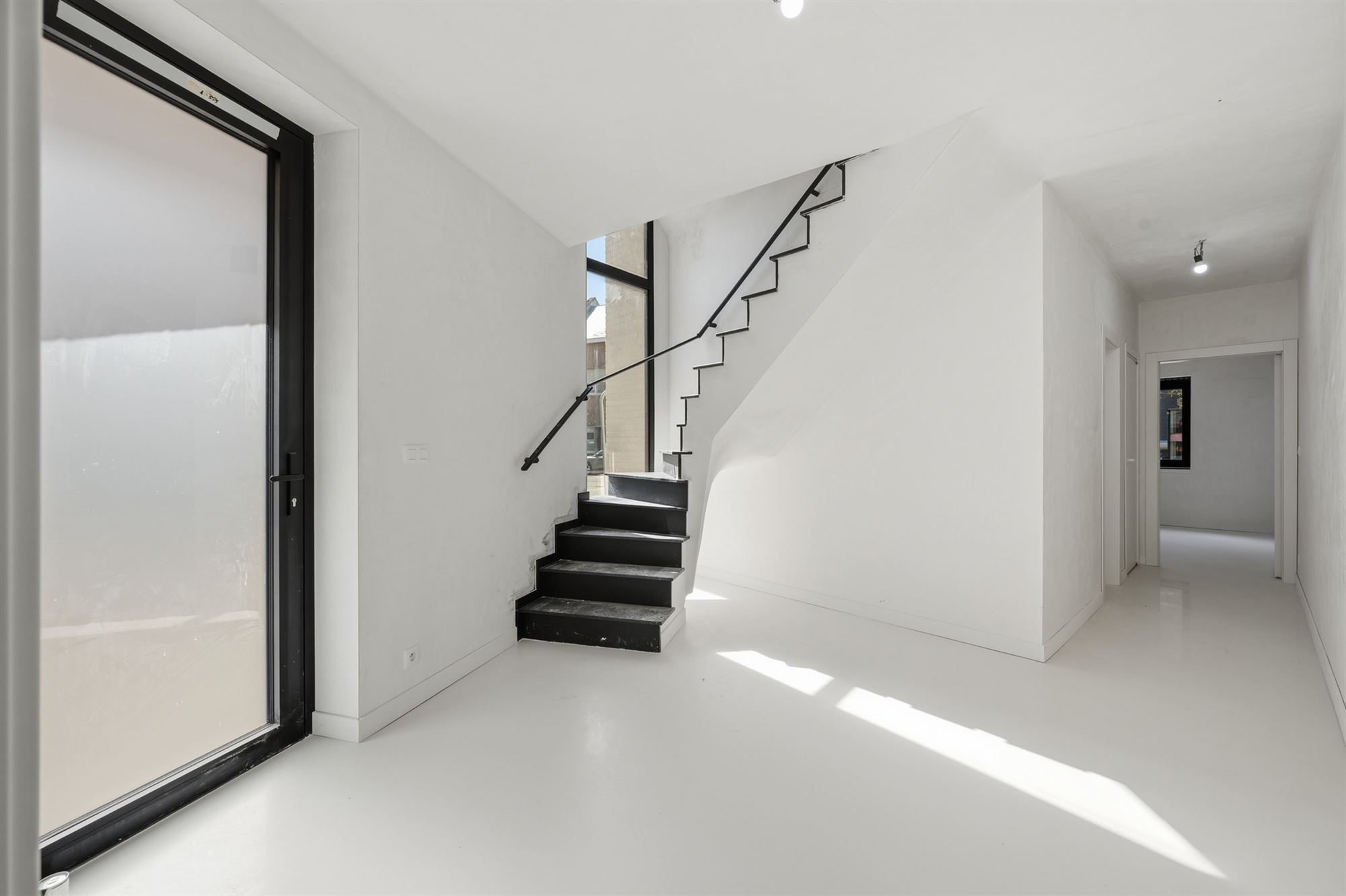 Ruime woning met 3 kamers, 2 badkamers en 3 terrassen - foto 4