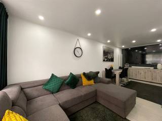 <p><span>RUPELSTRAAT 24, 2840 TERHAGEN</span></p><p><span>Instapklare starterwoning nabij het park!</span></p><p><span> </span></p><p><span>Deze rustig gelegen woning werd in 2019 volledig gerenoveerd.</span></p><p><span>De Rupelstraat is een rustige enkelrichtingsstraat die uitgeeft op het gemeentelijk park van Terhagen.</span></p><p><span> </span></p><p><span>Via Rumst bereik je eenvoudig de E19 en via Boom de A12. Aan verbindingswegen dus geen gebrek.</span></p><p><span> </span></p><p><span>De woning zelf omvat op het gelijkvloers: een inkomhal, leefruimte, keuken, berging en toilet.</span></p><p><span>Op Verd. +1: twee slaapkamers en een badkamer.</span></p><p><span> </span></p><p><span>De elektriciteit is </span><span>conform </span><span>tot 2039!</span></p><p><span> </span></p><p><span>Voor meer info of een bezoek: 03 888 44 01 of via <span>info@immodillen.be</span></span></p><p><span> </span></p>