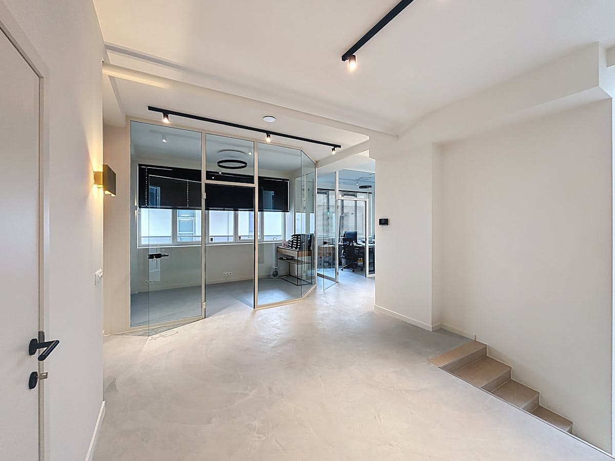 Moderne en ruime kantoorruimte – 170 m² + 4 parkeerplaatsen - foto 3