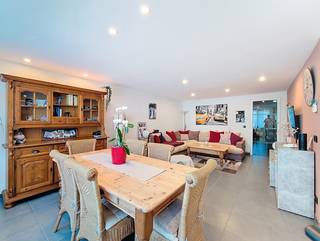 Gelijkvloers appartement in Buizegem-wijk te Edegem in een kleinschalig gebouw. Gelegen in een rustige woonwijk nabij het gekende park 'Romeinse...