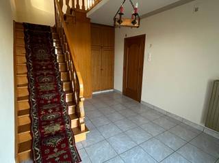 INDIEN U EEN BEZOEK WENST IN TE PLANNEN GELIEVE EEN BEZOEK AAN TE VRAGEN VIA WWW.HILLEWAERE.BE VIA DE RODE KNOPDeze ruime woning is gelegen in een...