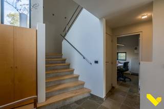 Deze ruime woning van 208 m² bewoonbare oppervlakte uitgerust met 2.970 Wp aan zonnepanelen is gebouwd in 1994. Gelegen op een ruim perceel van...