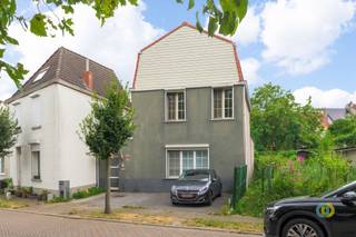 <p><span>Discover this renovated home in Diegem, ideally located with easy access to the Ring, Brussels, and the main thoroughfares. Thanks to its central location and practical layout, this home offers an excellent combination of living comfort and accessibility.</span></p><p><span>You enter the home through the spacious entry hall, which leads to the pleasant living area, where there is ample space for a cozy sitting area and a comfortable dining area. Adjacent to this is the fully renovated kitchen (2023), which provides direct access to the cozy outdoor courtyard. This pleasant outdoor space is the ideal spot to enjoy sunny moments or cozy evenings in peace and quiet. Further along on the ground floor, you’ll find a practical storage room and a separate restroom. On the first floor, there are two bedrooms and a bathroom equipped with a bathtub, shower, and connections for a washer and dryer. A separate restroom completes this floor. The second floor features a third spacious open bedroom with an adjoining walk-in closet. There is also an additional multipurpose room that can be perfectly furnished as an office, hobby room, or practical storage loft. An added bonus is the two private parking spaces right in front of the home, providing extra comfort and parking convenience. Thanks to the renovations, the spacious bedrooms, the functional layout, and the location, this home is an ideal choice for families, first-time buyers, or investors. Schedule your visit today.</span></p><p><span> </span></p>