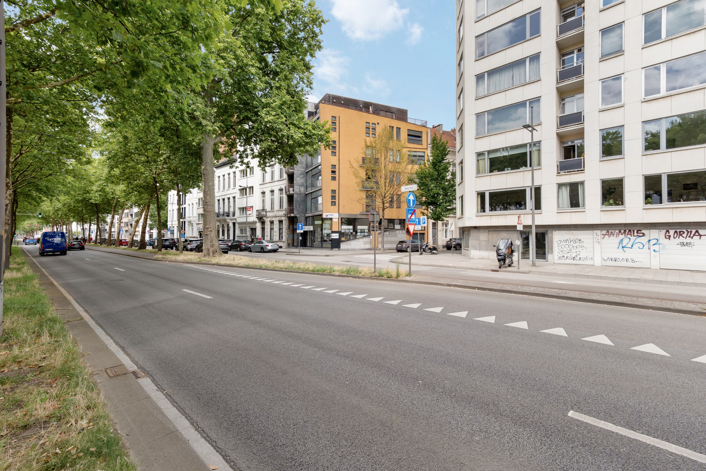 Lichtrijk duplexappartement met 3 slaapkamers, groot terras en staanplaats op de Britselei - foto 2