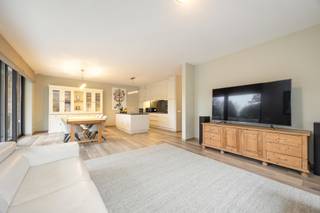 Stijlvol en energiezuinig villa-appartement met ruim overdekt terras vlakbij het centrum van Schilde.Het appartement is gelegen op de eerste...