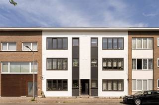 Instapklaar 2-slaapkamer appartement op toplocatie in de Elsdonk wijk OMGEVINGDit volledig gerenoveerd appartement is gelegen op de 1ste verdieping...