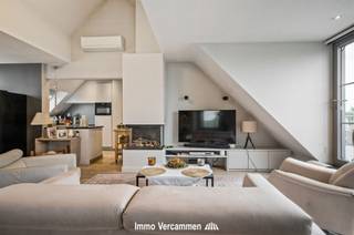 Modern dakappartement met hoogwaardige afwerking, voorzien van een dakterras van 55 m2 gelegen in een landelijke, groene omgeving - nabij het...