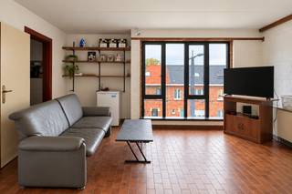 <strong>Investeren in Gent? Hier is je huurder al aanwezig!</strong><br /><br />Op een aantrekkelijke locatie aan de Zwijnaardsesteenweg, vlak bij UZ Gent, bieden we vijf reeds verhuurde studio's aan, met vraagprijzen vanaf <strong>€ 215.000</strong>.<br /><br /><u><strong>Voor meer info alexander@ocvastgoed.be of 0476 62 30 37! </strong></u><br /><br />Een interessante mogelijkheid voor wie wil investeren in vastgoed met bestaande huurinkomsten, zonder eerst zelf een huurder te moeten zoeken.<br /><br />De studio's worden verkocht in hun huidige, niet-gerenoveerde staat, met overname van de lopende huurovereenkomsten. De ramen werden vernieuwd en er werd bijkomende dakisolatie geplaatst.<br /><br /><strong>Beschikbare studio's en vraagprijzen:</strong><br /><strong>- Nr. 648 – € 215.000:</strong> 36 m², eerste verdieping, straatzijde. Huidige huur: € 594/maand.<br /><strong>- Nr. 650 – € 225.000:</strong> 37 m², eerste verdieping, achteraan. Huidige huur: € 572/maand.<br /><strong>- Nr. 652 – € 225.000:</strong> 37 m², tweede verdieping, achteraan. Huidige huur: € 585/maand.<br /><strong>- Nr. 654 – € 215.000:</strong> 36 m², tweede verdieping, straatzijde. Huidige huur: € 548/maand.<br /><strong>- Nr. 656 – € 215.000:</strong> 36 m², tweede verdieping, straatzijde. Huidige huur: € 570/maand.<br /><br /><strong>Waarom investeren in deze studio's?</strong><br />- Bestaande huurders en lopende huurinkomsten<br />- Gelegen vlak bij UZ Gent<br />- Vernieuwde ramen en bijkomende dakisolatie<br />- Gebouw met lift<br />- Mogelijkheid om één of meerdere studio's aan te kopen<br />- Renovatiepotentieel op langere termijn<br /><br /><strong>Slechts 5 verhuurde studio's beschikbaar.</strong><br /><br />Je koopt vastgoed op een interessante Gentse locatie, met bestaande huurinkomsten en mogelijkheden op lange termijn.<br /><br /><strong>Interesse in één of meerdere studio's?</strong><br /><br />Contacteer Alexander van OC Vastgoed op <strong>0476 62 30 37</strong> of via <strong>alexander@ocvastgoed.be</strong>. Ik bezorg je graag het overzicht van de huurinkomsten, de afzonderlijke studio's en de verdere investeringsinformatie.<br /><br />CV: Elektrisch<br />EPC: 316 kWh/m²jaar (D-label) – Bruto vloeroppervlakte: 36 m<sup>2</sup> volgens het EPC-attest <br />Stedenbouwkundige inlichtingen: woongebied, bouwvergunning, geen verkavelingsvergunning, voorkooprecht, geen rechterlijke herstelmaatregel of bestuurlijke maatregel opgelegd.<br />Geen overstromingsgevoelig gebied: P-score: C, G-score: C.<br />Geen renovatieplicht.