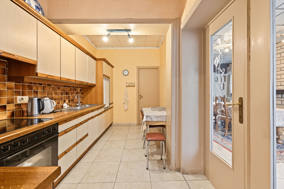 Te renoveren halfopen bebouwing met 3 slaapkamers - foto 5