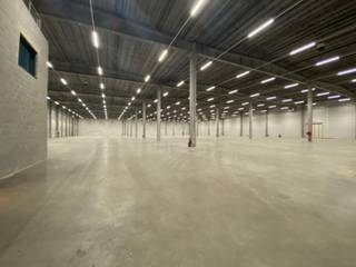 Te huur: Logistiek gebouw van 4.373 m² met 187 m² kantoorruimte in MilmortOntdek dit moderne magazijn, ideaal voor uw logistieke of industriële...
